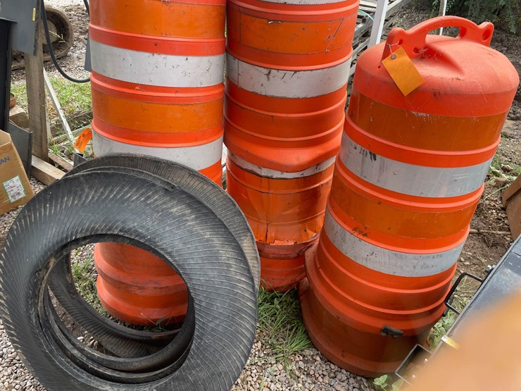 #9181-•-construction-barrels-image-1