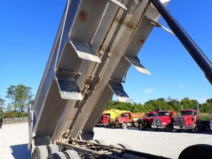 2024-western-star-49x-image-79