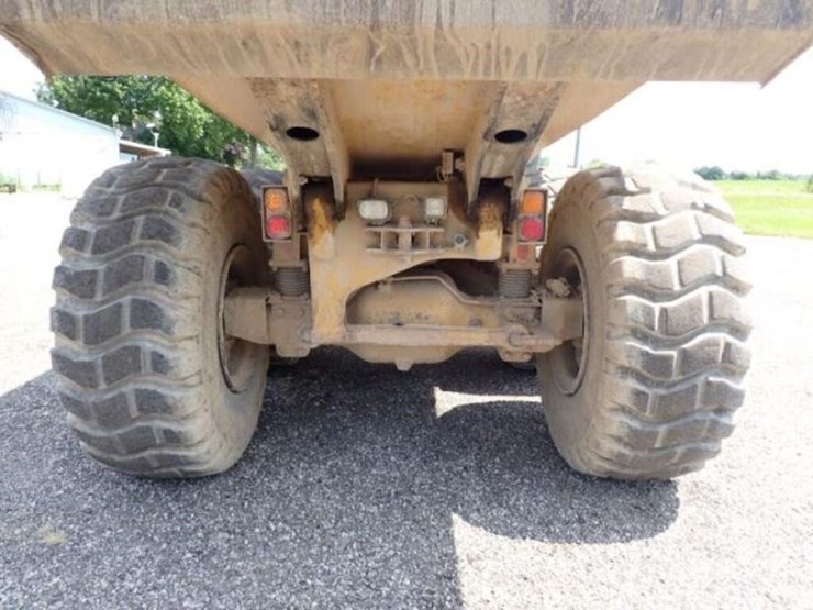 2009-caterpillar-725-image-46