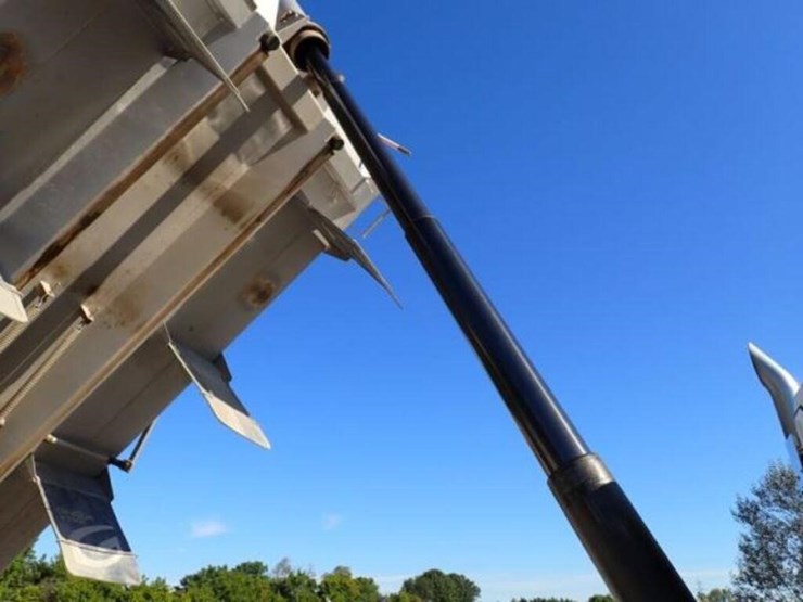 2024-western-star-49x-image-78