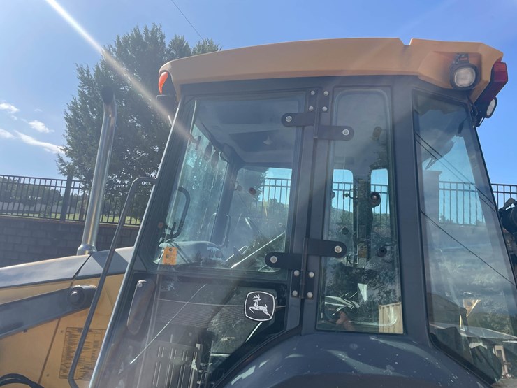 #9150-•-backhoe-loader-image-14