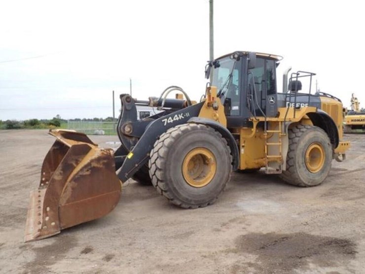 2018-deere-744k-image-1