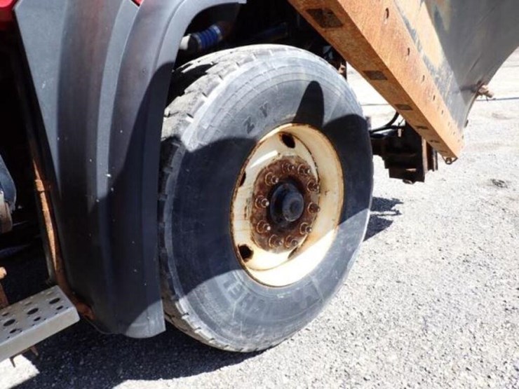 2015-freightliner-108sd-image-38
