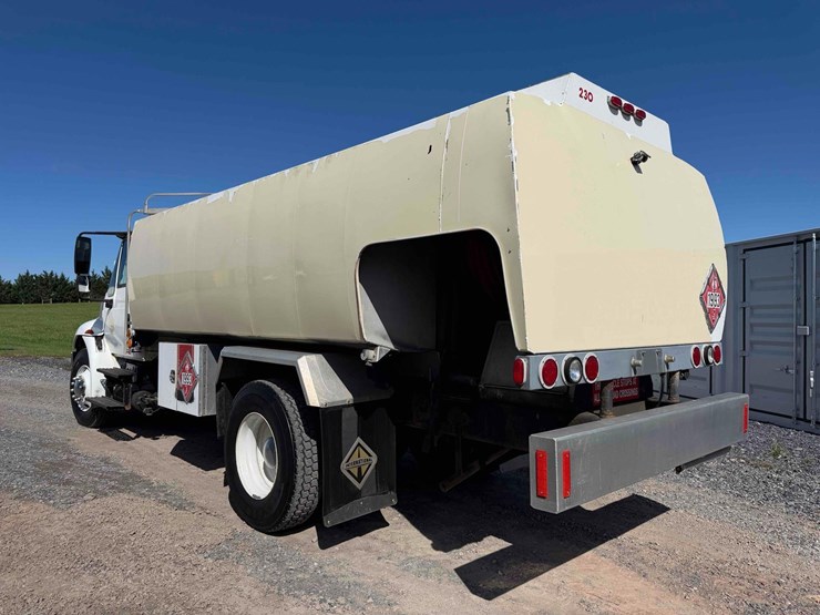 2002-international-durastar-4400-image-3