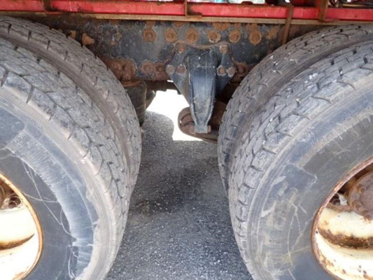 2015-freightliner-108sd-image-67