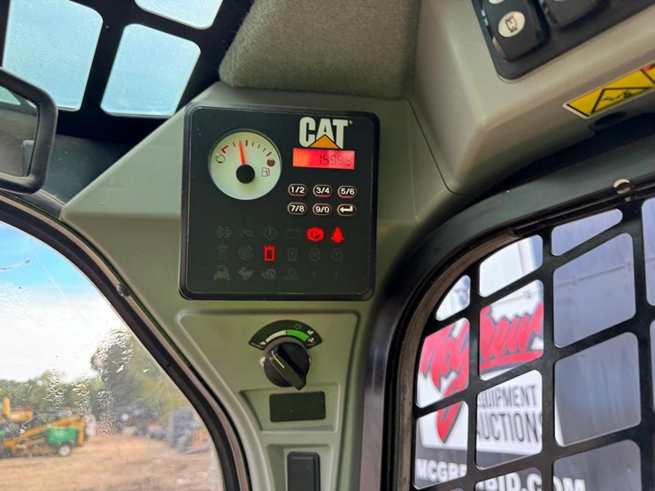 2015-caterpillar-257d-image-24