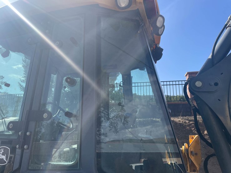 #9150-•-backhoe-loader-image-13