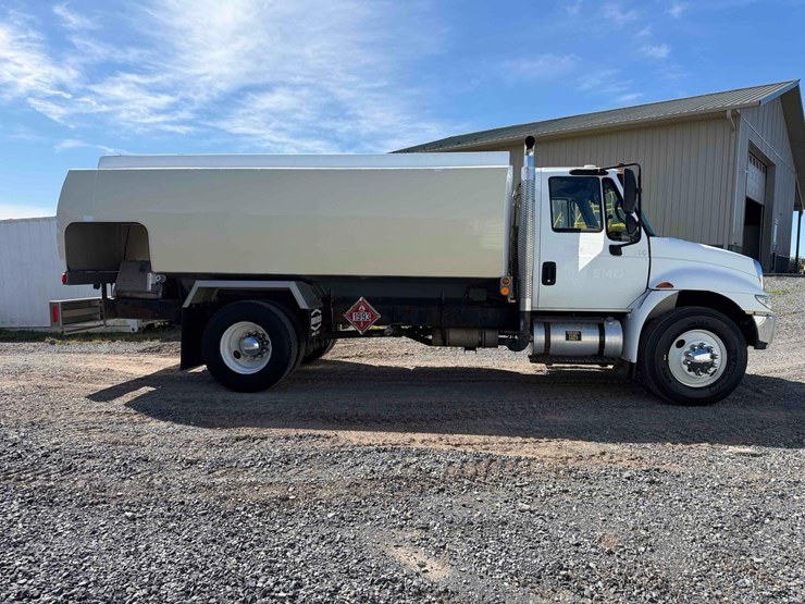 2002-international-durastar-4400-image-6