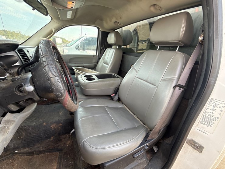 2008-chevrolet-3500-image-18