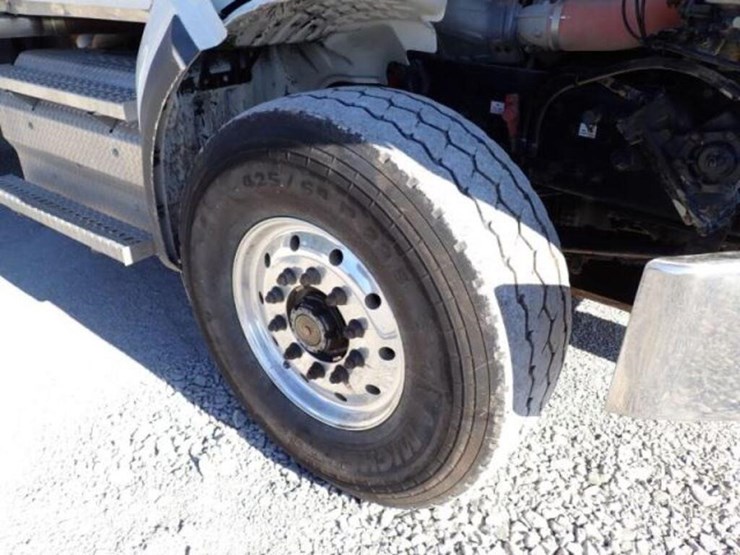 2024-western-star-49x-image-38