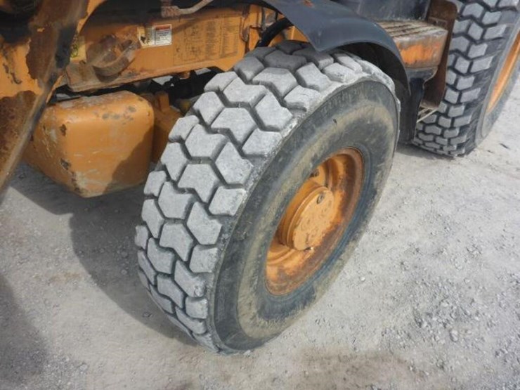 2012-case-580sn-wt-image-58