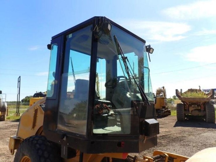 2011-caterpillar-cs44-image-18