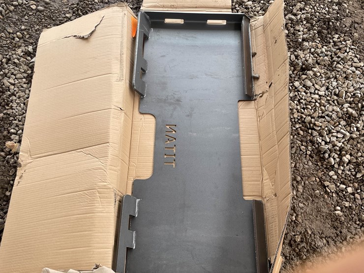 #9185-•-titan-blank-skid-steer-plate-image-3