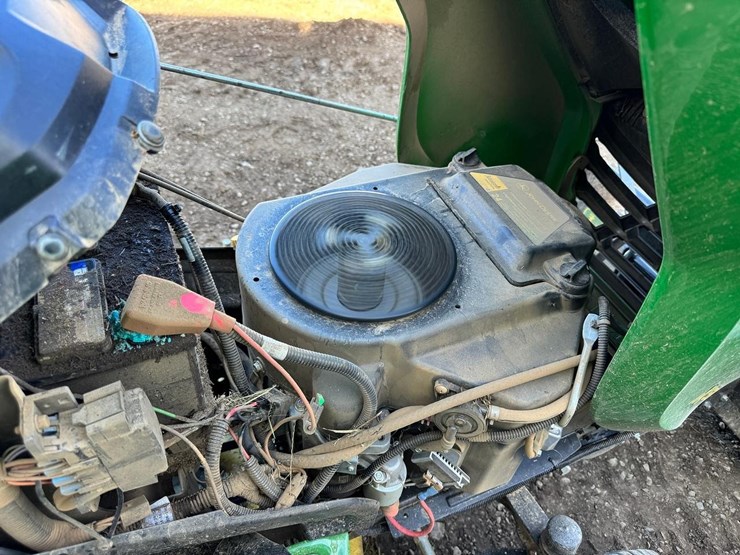 john-deere-x580-image-16
