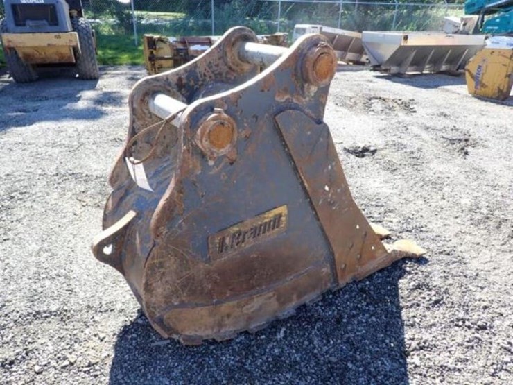 2025-deere-250g-lc-image-4