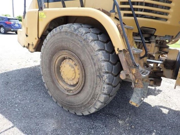 2009-caterpillar-725-image-32
