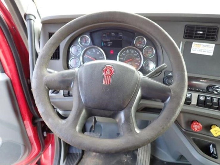 2016-kenworth-t880-image-17