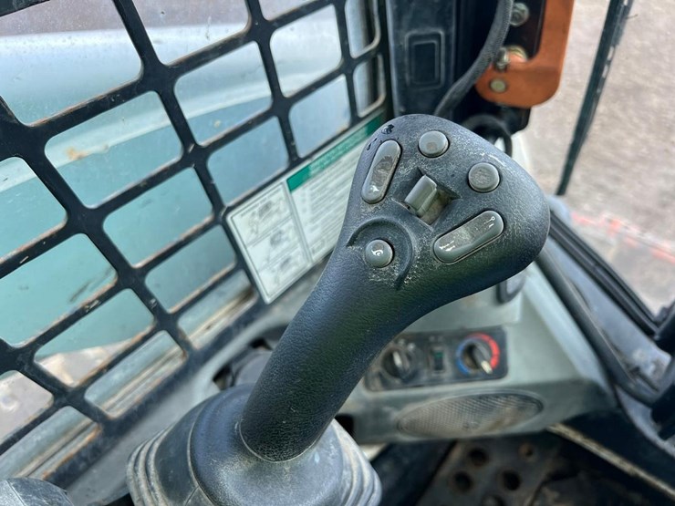 2017-bobcat-t870-image-21
