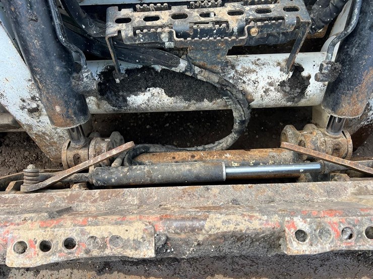 2017-bobcat-t870-image-11