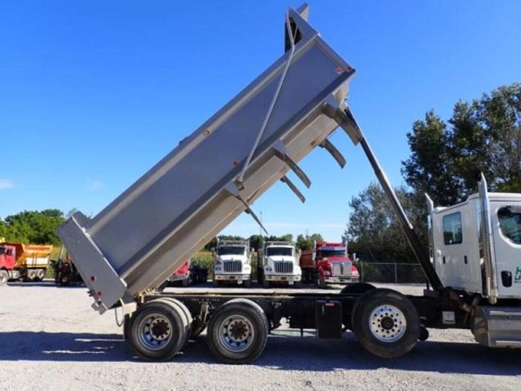 2024-western-star-49x-image-80