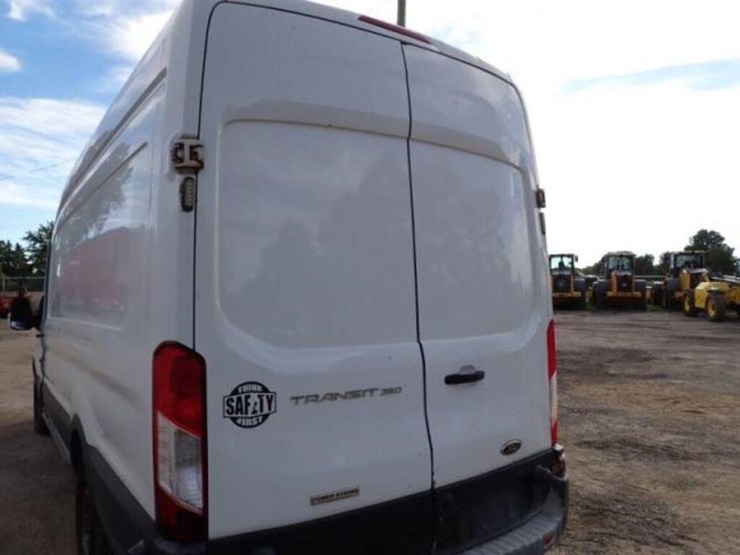 2016-ford-transit-image-30