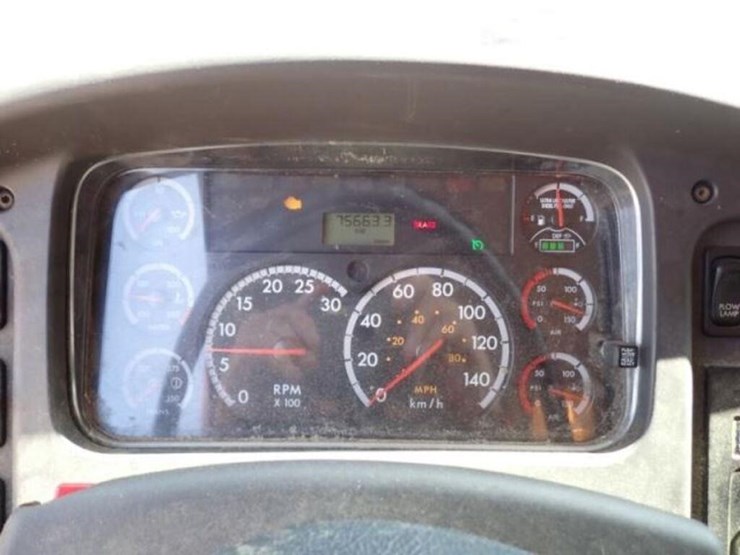2015-freightliner-108sd-image-16