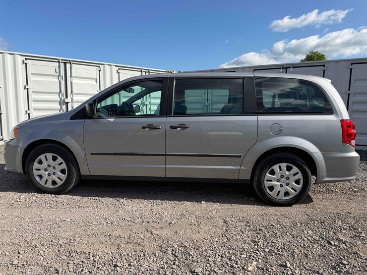 2015-dodge-grand-caravan-image-2