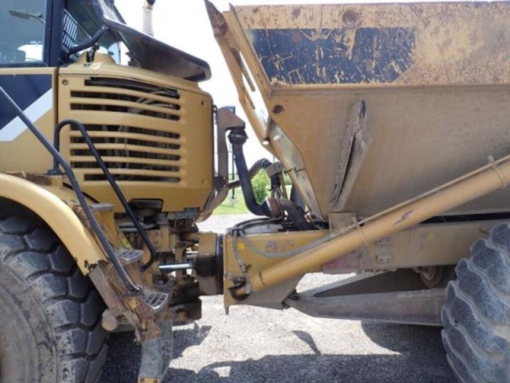 2009-caterpillar-725-image-33