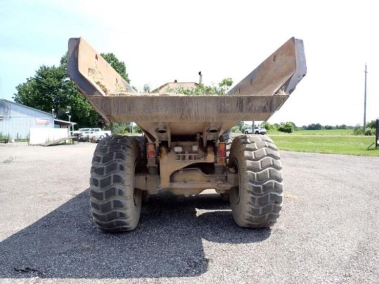 2009-caterpillar-725-image-6