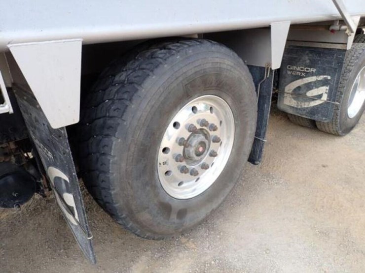 2024-western-star-49x-image-45