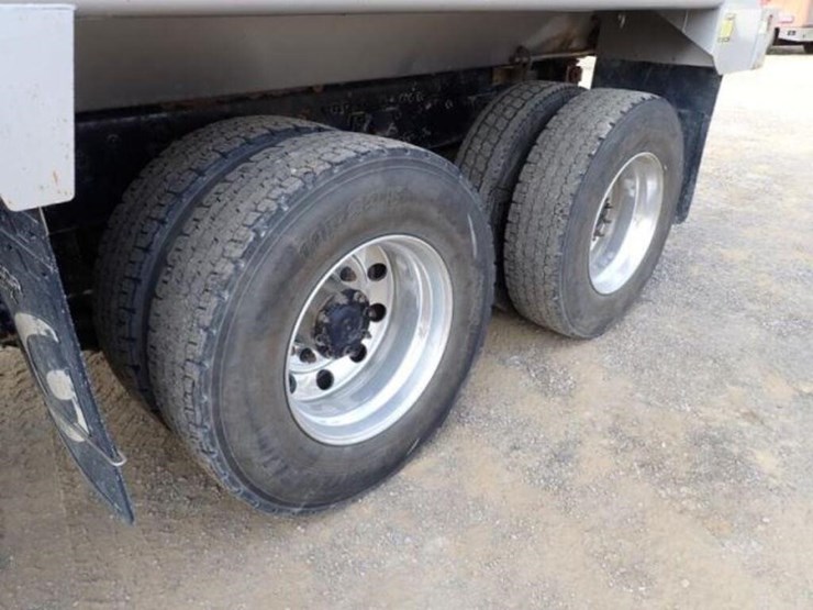 2024-western-star-49x-image-49