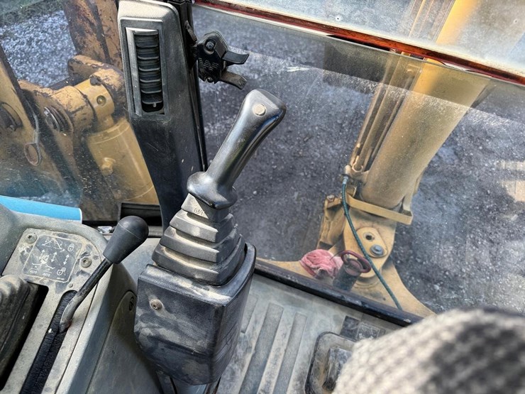 caterpillar-420d-image-30