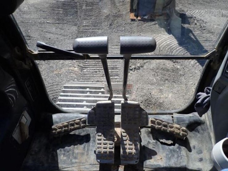 2014-deere-350g-lc-image-12
