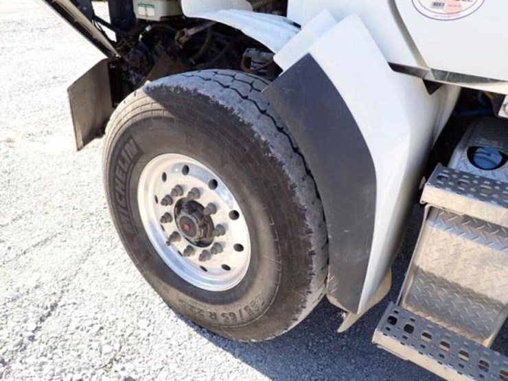 2024-western-star-49x-image-40
