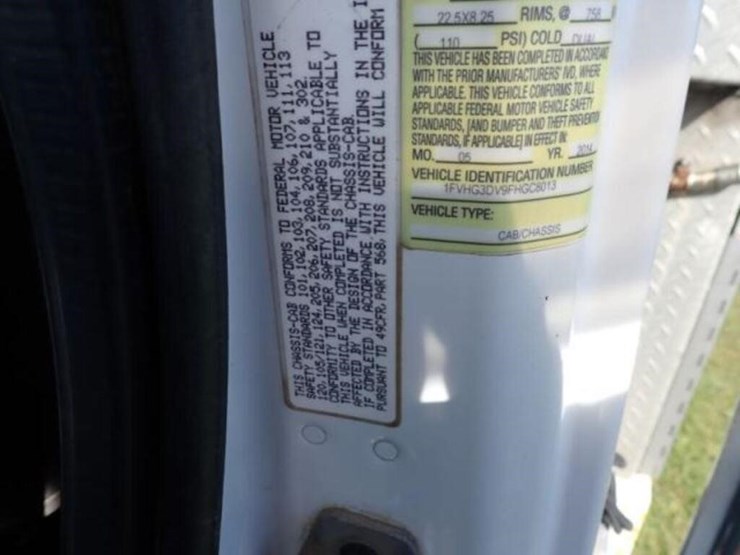 2015-freightliner-114sd-image-11