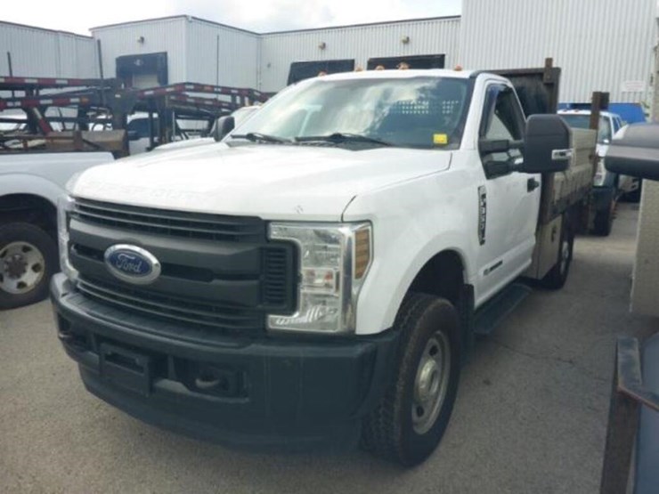 2019-ford-f350-xl-image-3