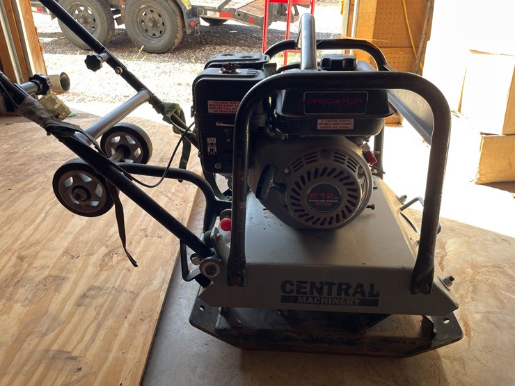 #9161-•-central-machinery-plate-compactor-image-4