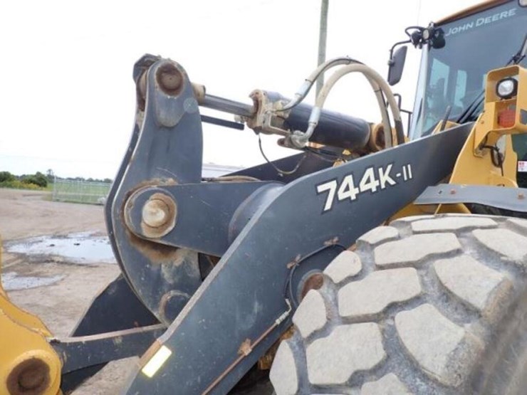 2018-deere-744k-image-28