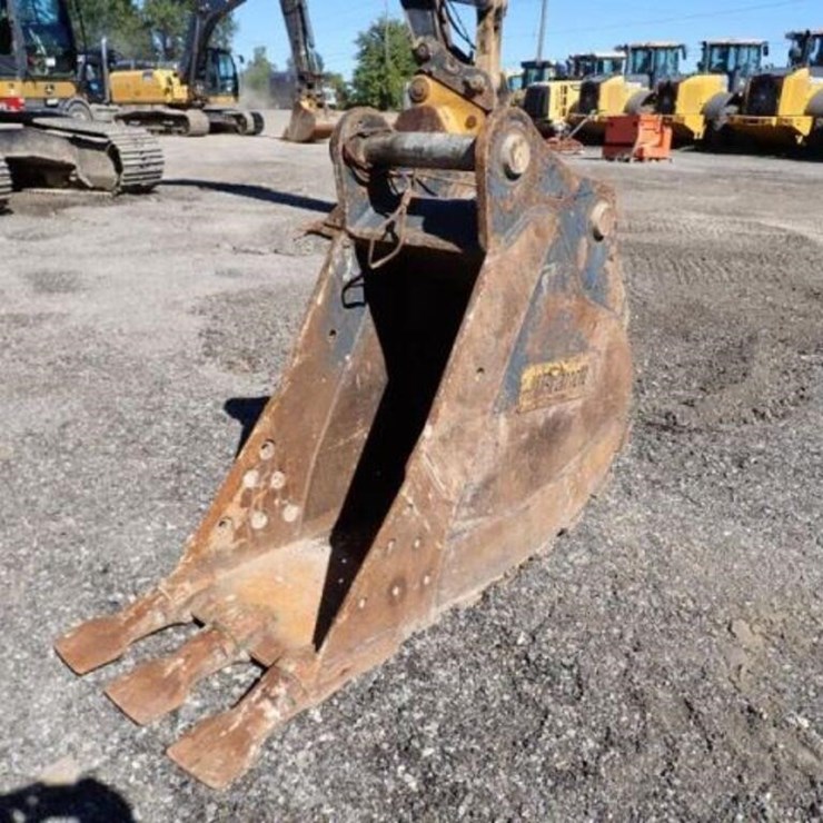 2025 DEERE 250G LC