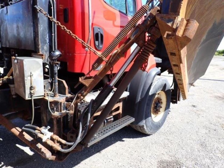 2015-freightliner-108sd-image-47
