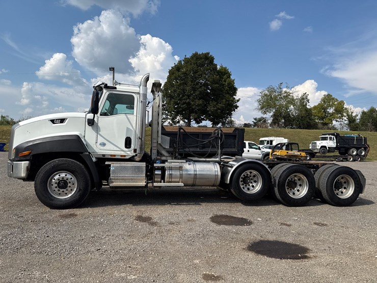 2017-caterpillar-ct660-image-10