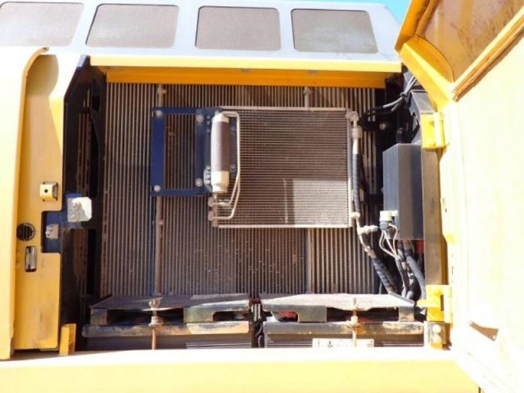 2014-deere-350g-lc-image-65