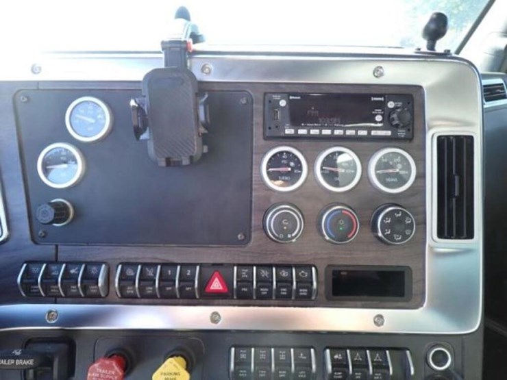 2024-western-star-49x-image-19