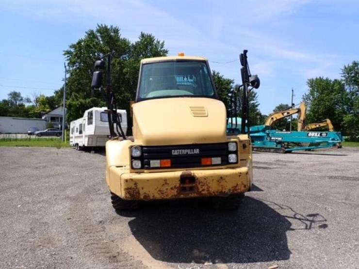 2009-caterpillar-725-image-2