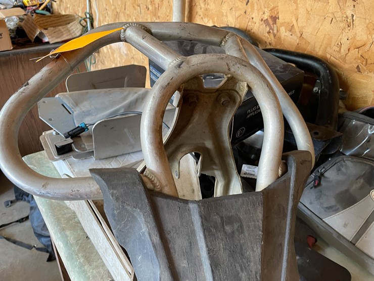 #9249-•-lot-of-assorted-car-and-bike-parts-image-5
