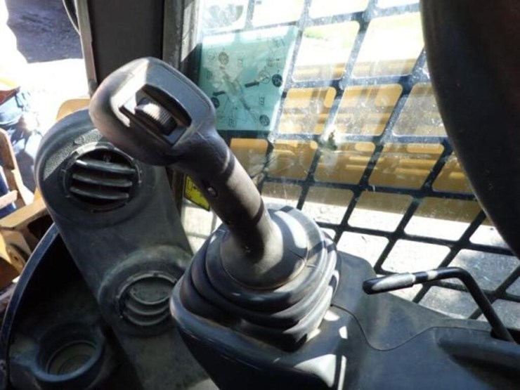 2019-caterpillar-259d-image-12