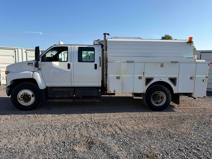 2007-gmc-c8500-utility-body-image-2