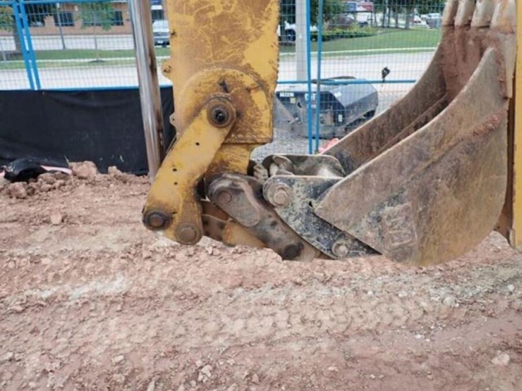 2016-caterpillar-430f2-it-image-36