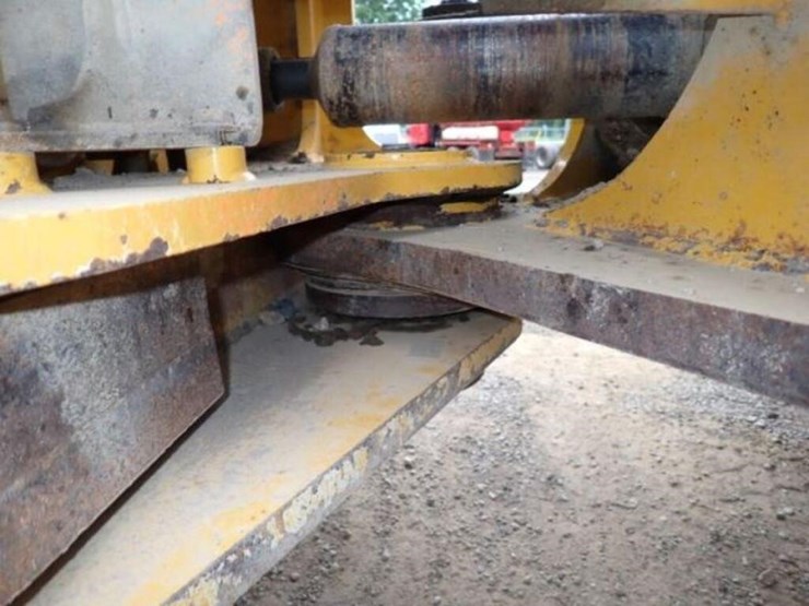 2018-deere-624k-image-50