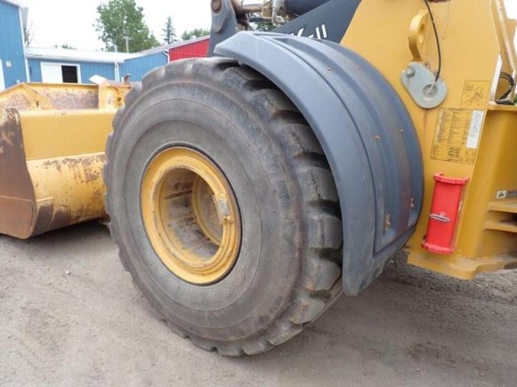 2018-deere-744k-image-37